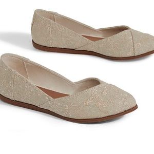 NWOT TOMS Jutti Natural Embroidery Flats